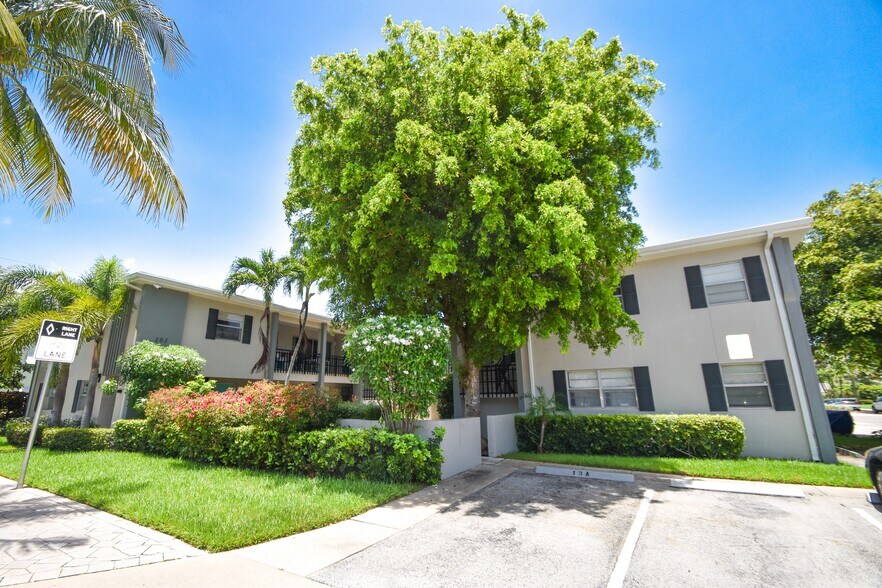 More Photos Of 202 Lucerne Ave, Lake Worth Apartments For Sale