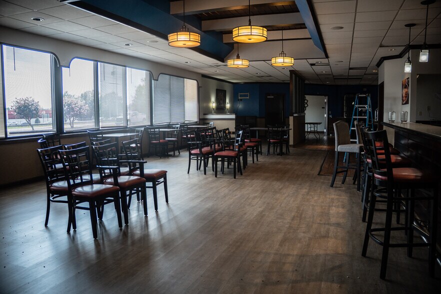 More Photos Of 2703 Ramada Rd, Burlington General Retail For Lease