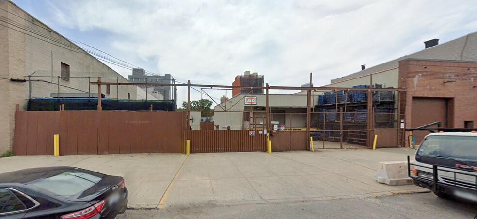 More Photos Of 3715 11th St, Long Island City Land For Lease