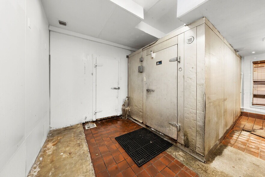 More Photos Of 1586 S Dixie Hwy, Coral Gables Restaurant For Lease