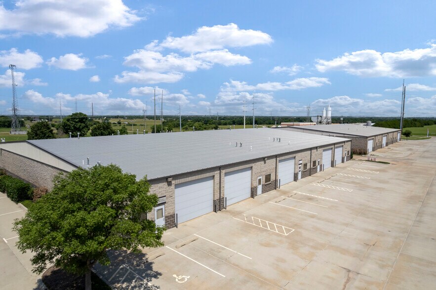 More Photos Of 7312 NW 164th St, Edmond Warehouse For Sale