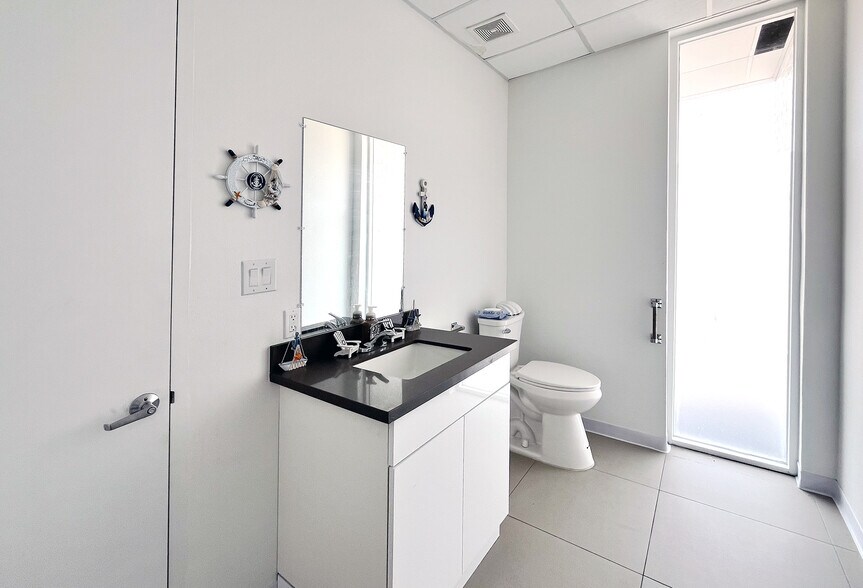 More Photos Of 16210 Clay Rd, Houston Auto Repair For Lease