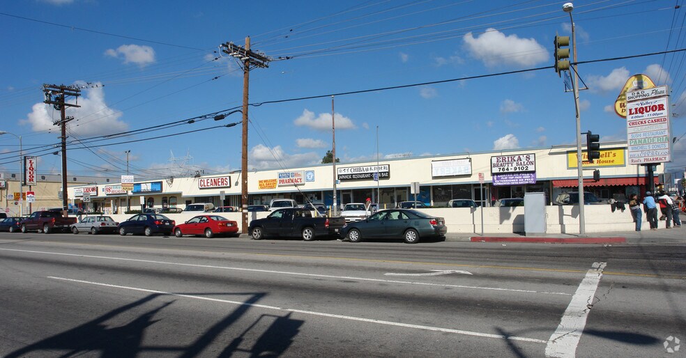More Photos Of 11723 Saticoy St, North Hollywood Storefront For Lease