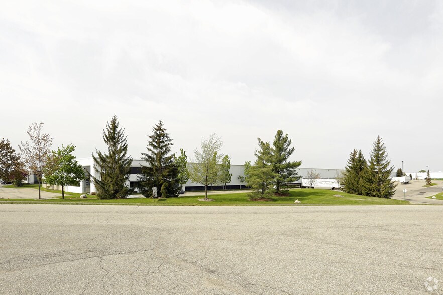 More Photos Of 4440 44th St SE, Grand Rapids Distribution For Lease