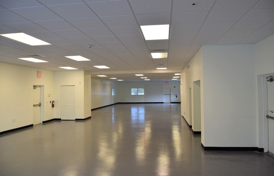 More Photos Of 800 W Indiantown Rd, Jupiter Storefront Retail Office For Sale