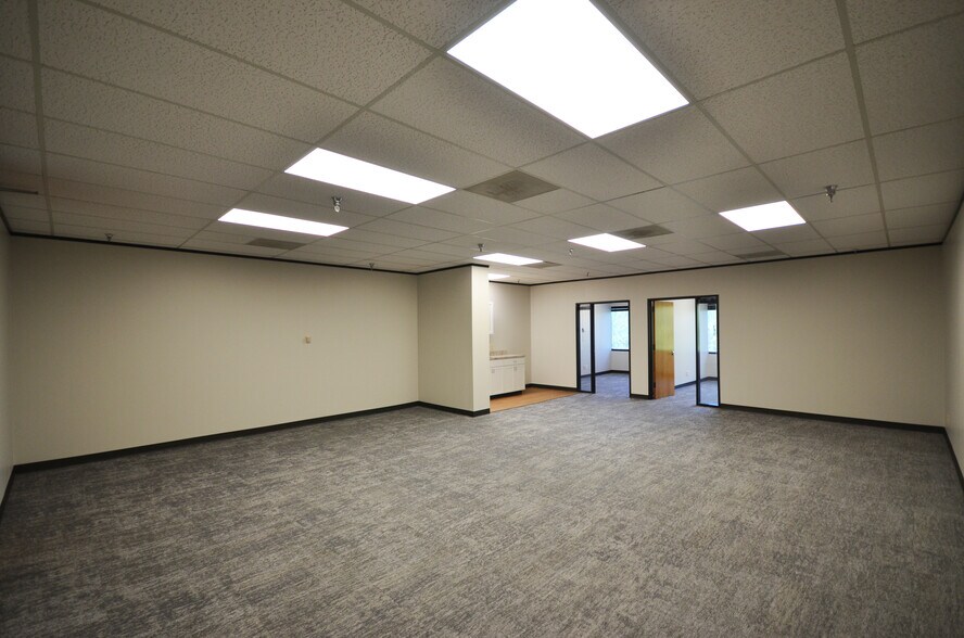 More Photos Of 1812 Centre Creek Dr, Austin Office For Lease