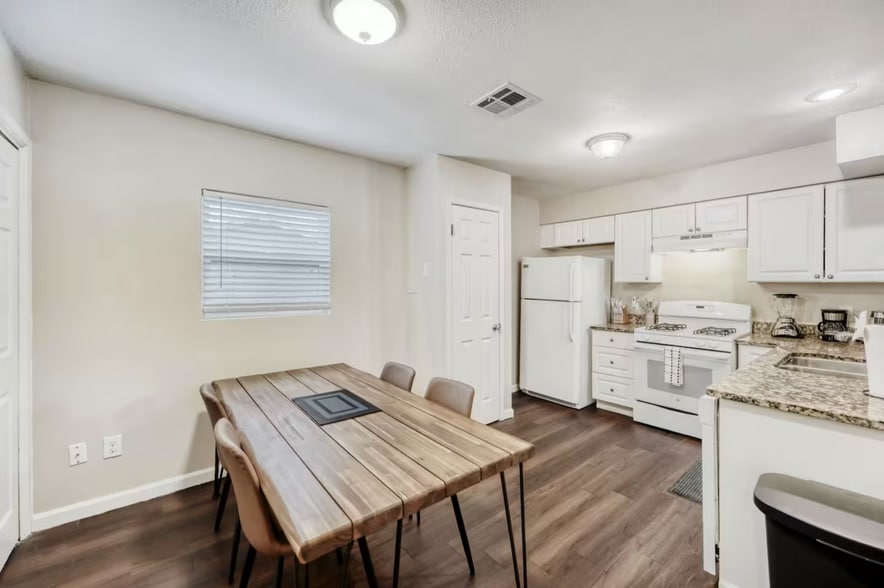 More Photos Of 4903 Merritt Cir, Austin Multifamily For Sale