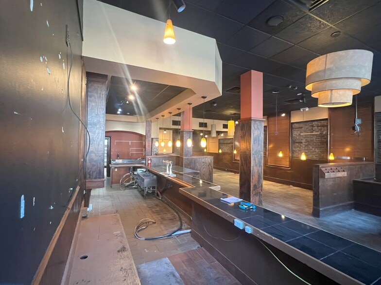 More Photos Of 7-9 E Bay St, Savannah Bar For Sale