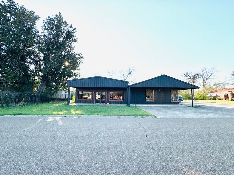 More Photos Of 213 N West St, Atlanta General Retail For Sale