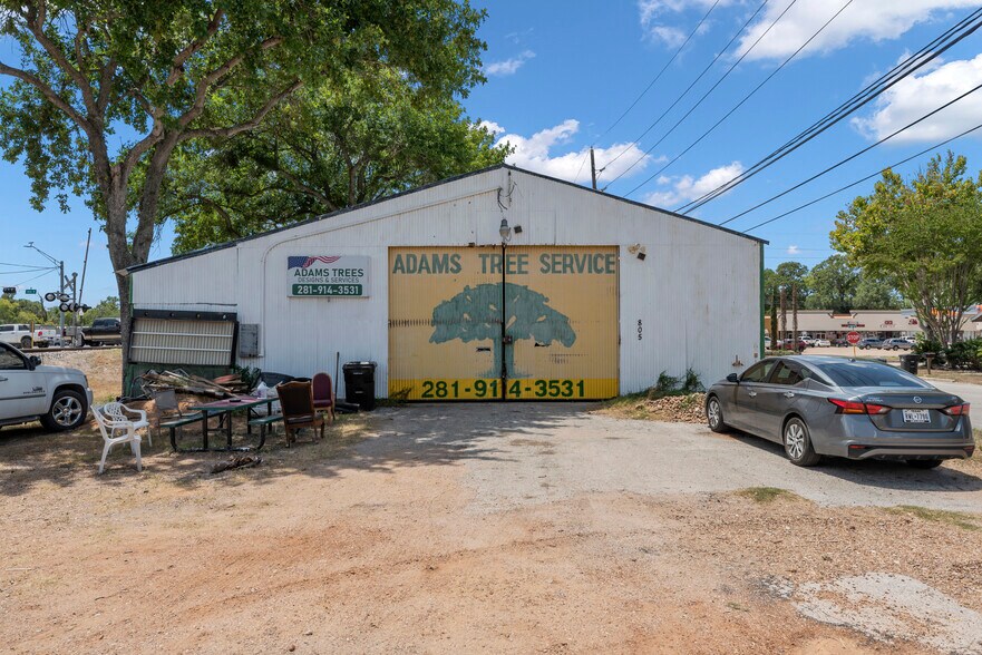 More Photos Of 800 Avenue D, Katy Warehouse For Sale