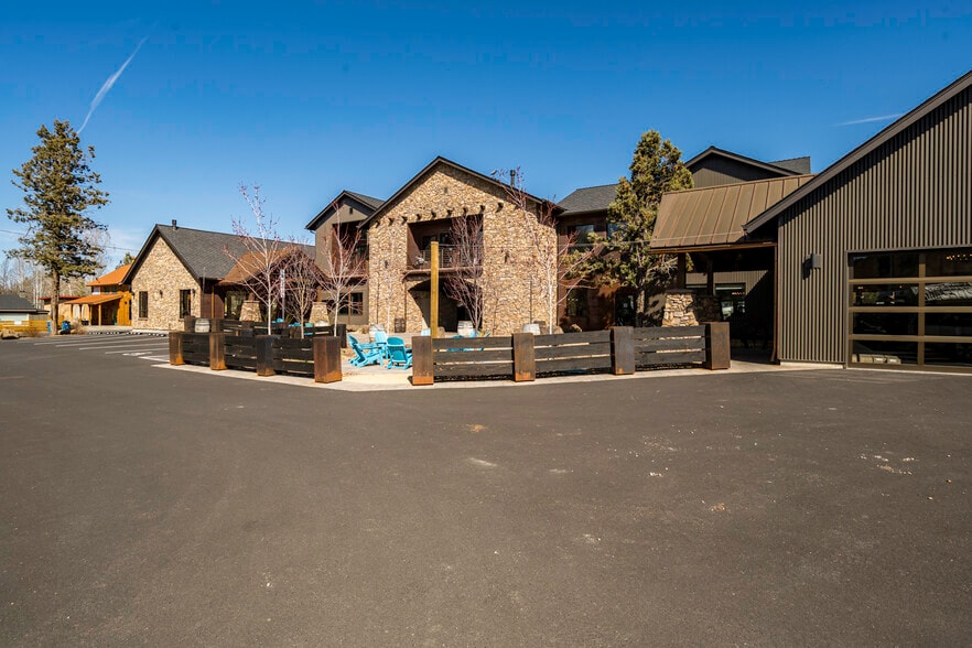 More Photos Of 19885 7th St, Bend Flex For Sale