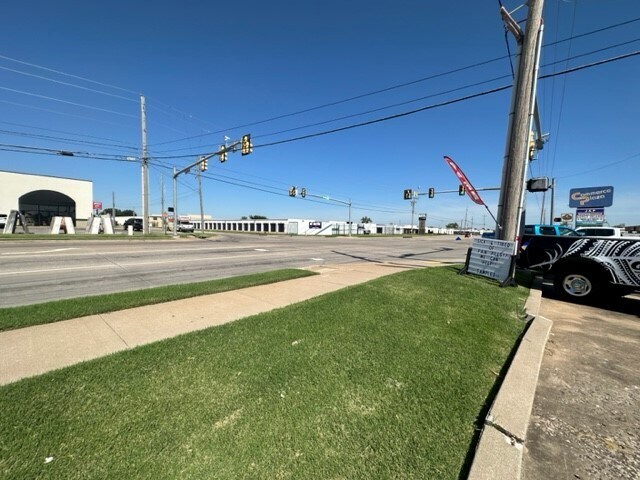 More Photos Of 5505 S Mingo Rd, Tulsa Light Manufacturing For Lease