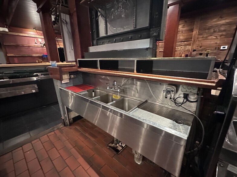 More Photos Of 423 S Union St, Traverse City General Retail For Sale