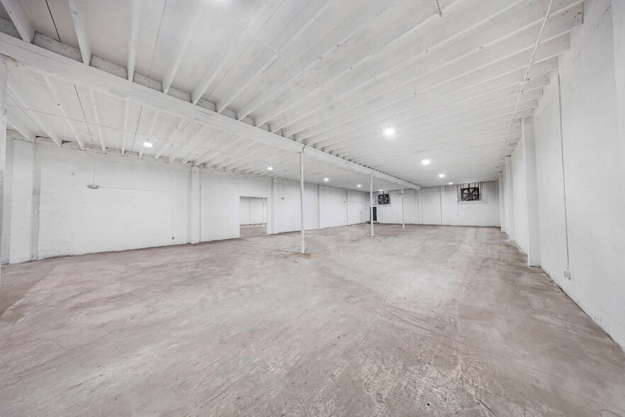 More Photos Of 3916-3920 NW 32nd Ave, Miami Warehouse For Lease