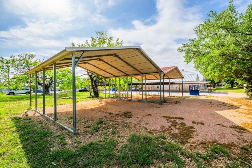 More Photos Of 204 W Windcrest St, Fredericksburg Healthcare For Sale