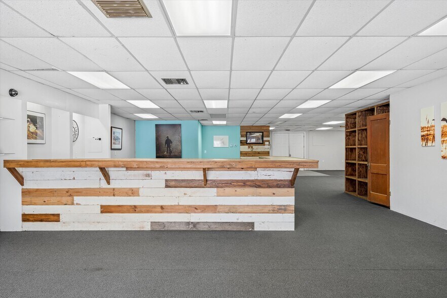 More Photos Of 203 N Spring St, Grand Saline Office For Sale