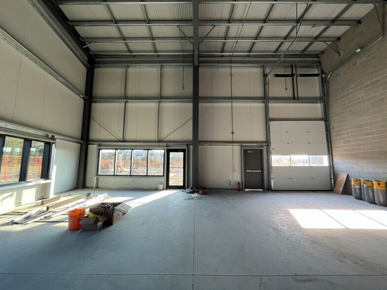 More Photos Of 296 University ave, Belleville Industrial For Lease