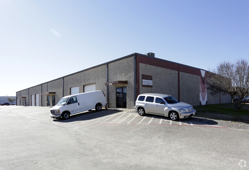 More Photos Of 1746-1764 Jay Ell Dr, Richardson Light Distribution For Lease