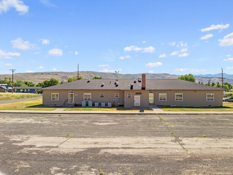 More Photos Of 1050 S Bridge St, Baker City Office For Sale