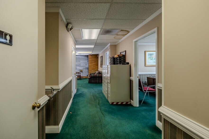 More Photos Of 215 N Pleasantburg Dr, Greenville Office For Sale
