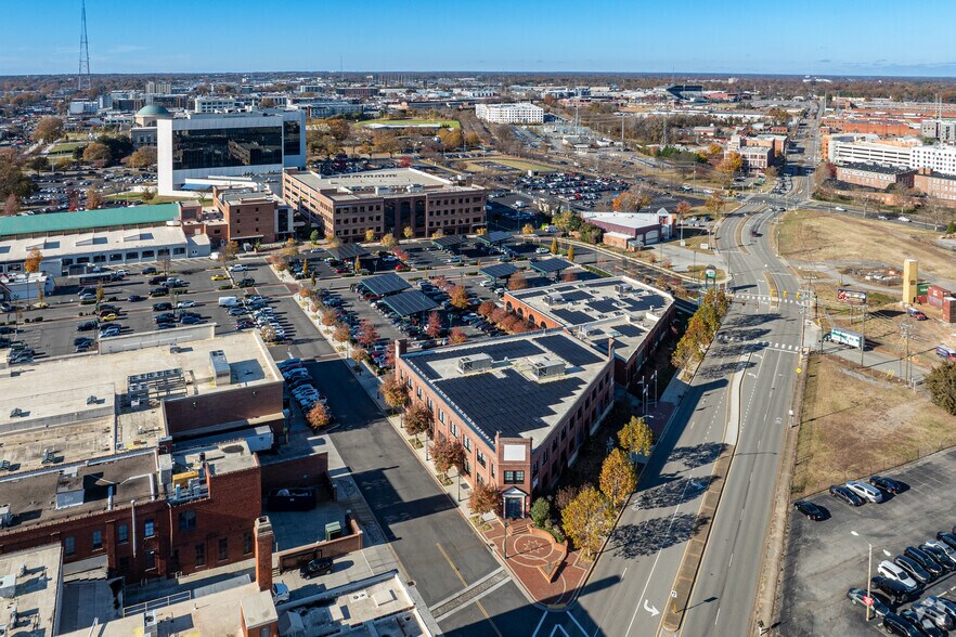 More Photos Of 2000 W Marshall St, Richmond Office For Lease