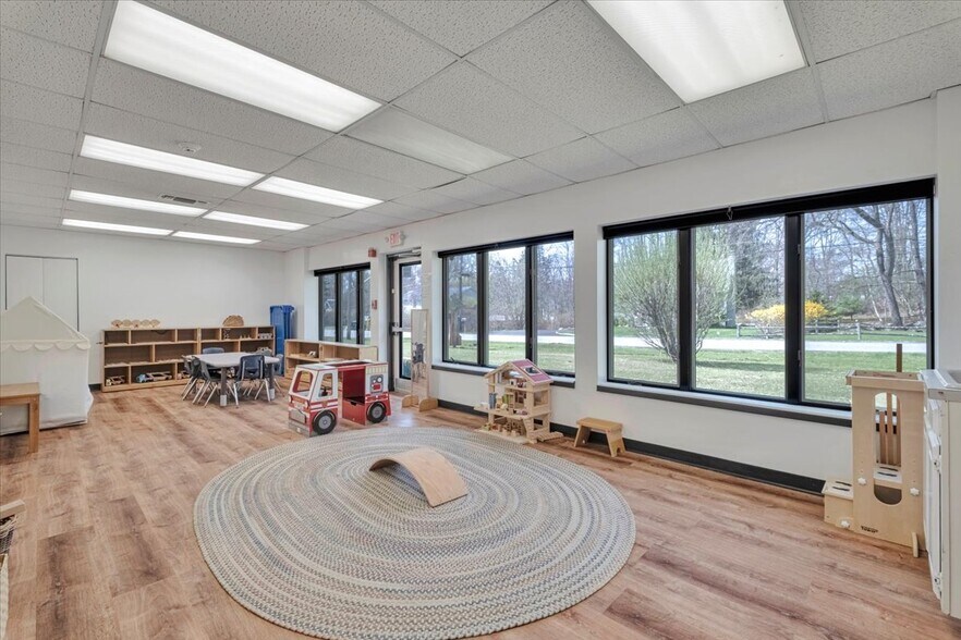 More Photos Of 4 Glenna Dr, Carmel Specialty For Sale