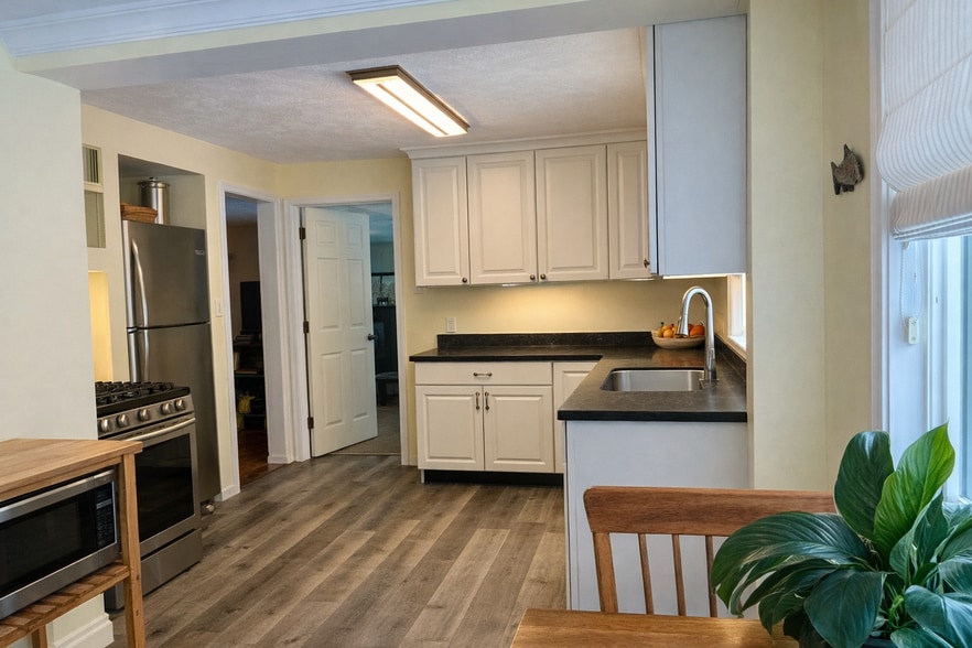 More Photos Of 11481 Main St, Honor Hotel For Sale