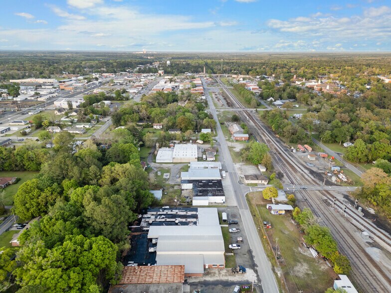 More Photos Of 580 Sw Broad St, Jesup Light Manufacturing For Sale