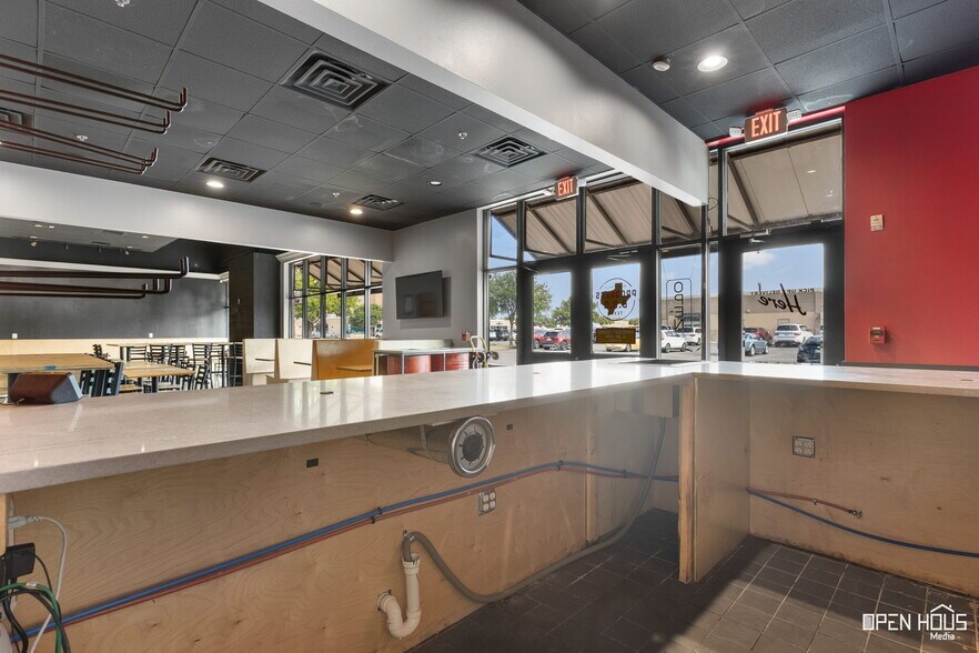 More Photos Of 3001-3007 Garnett Ave, Wichita Falls General Retail For Lease