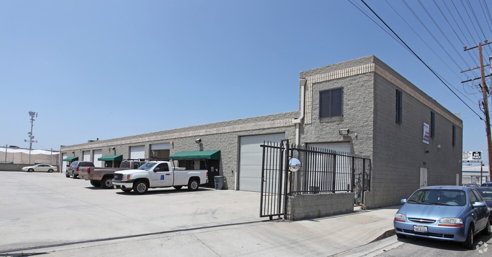 More Photos Of 13152 Raymer St, North Hollywood Warehouse For Lease