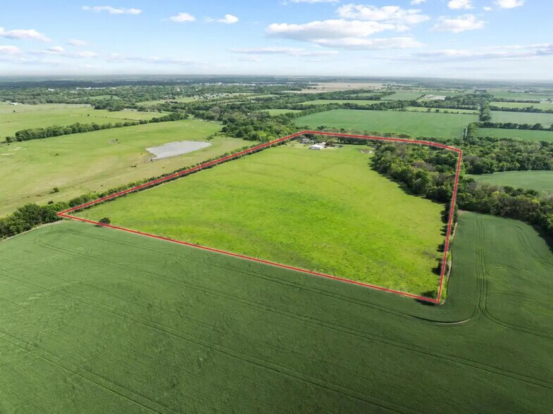 More Photos Of 14143 FM 697, Whitewright Office For Sale