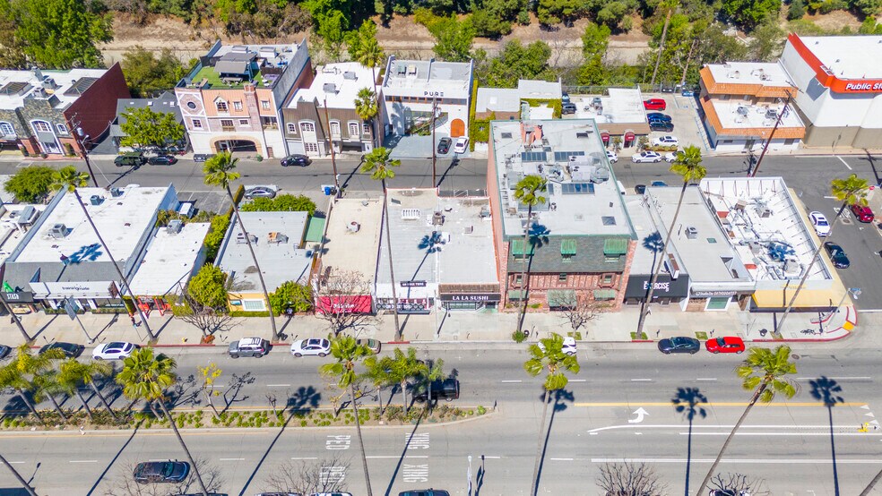 More Photos Of 12415 Ventura Blvd, Studio City Restaurant For Sale