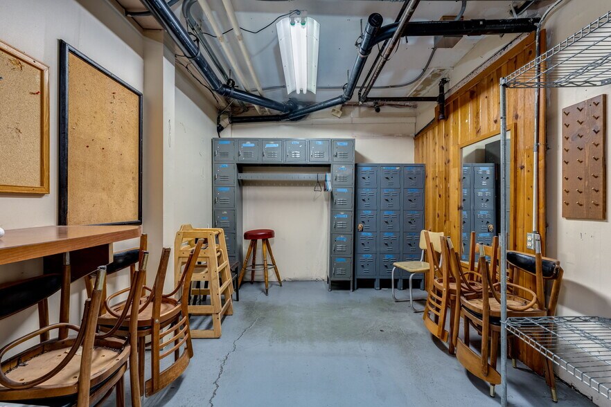 More Photos Of 1325 E Columbia River Hwy, Troutdale Restaurant For Sale