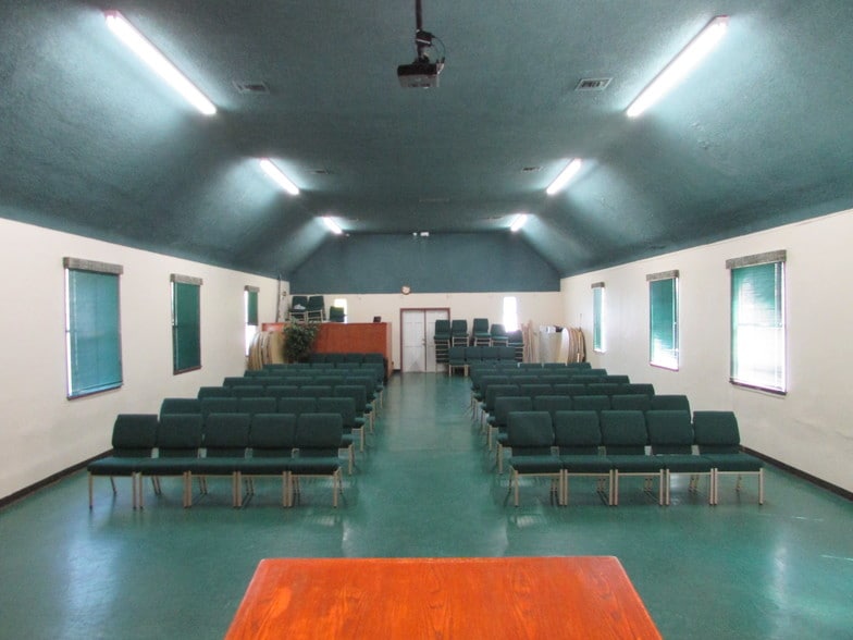 More Photos Of 11134 Saticoy St, Sun Valley Religious Facility For Lease