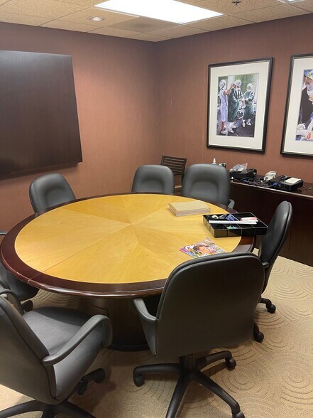 More Photos Of 355-385 W Northwest Hwy, Palatine General Retail For Sale