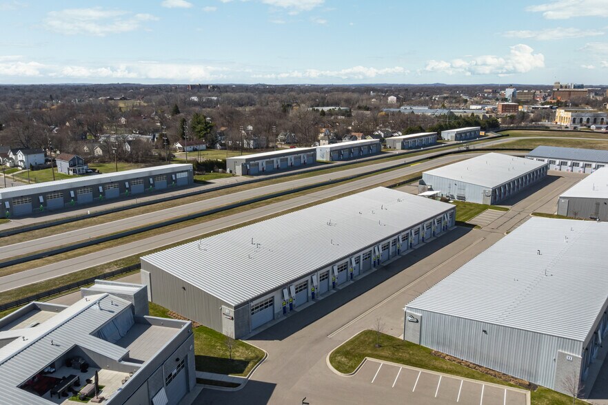 More Photos Of 123 Pit Ln, Pontiac Parking Garage For Sale