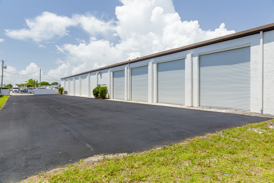More Photos Of 128 Tomahawk Dr, Indian Harbour Beach Warehouse For Sale