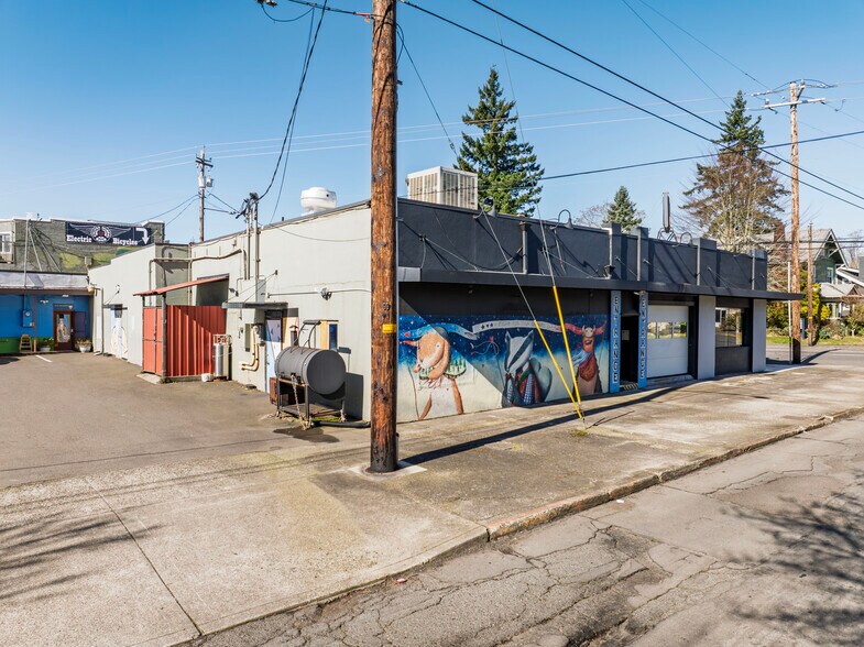 More Photos Of 5824-5846 NE Sandy Blvd, Portland Restaurant For Sale