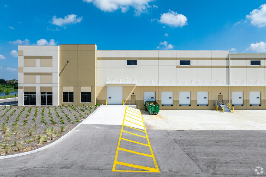 More Photos Of 16500 Oriole Rd, Fort Myers Warehouse For Sale