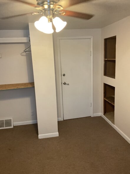 More Photos Of 10433 N Holly Rd, Holly Self Storage For Lease