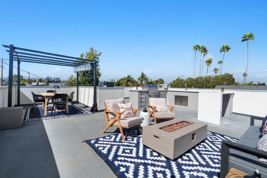 More Photos Of 705 6th Ave, Venice Apartments For Sale