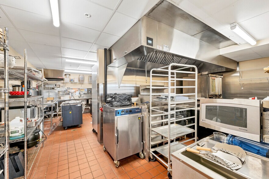 More Photos Of 81 Whittier Hwy, Moultonborough Office For Sale