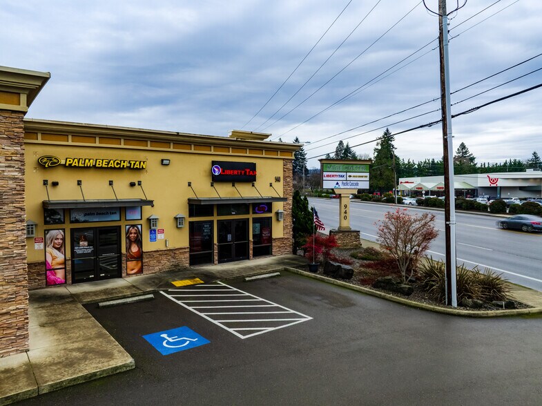 More Photos Of 940 NW Garden Valley Blvd, Roseburg Freestanding For Lease