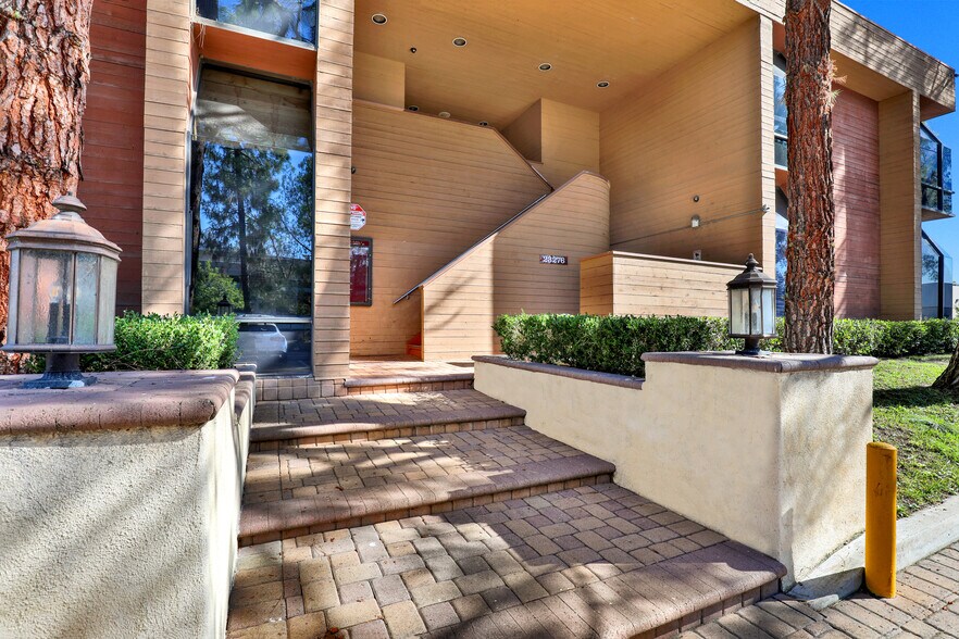 More Photos Of 23276 S Pointe Dr, Laguna Hills Office For Lease