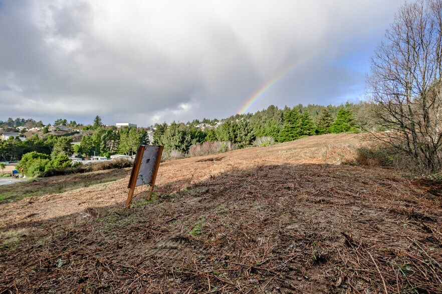 More Photos Of 1005 SE Bay Blvd, Newport Land For Sale