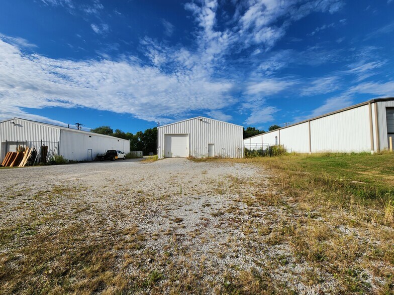 More Photos Of 707 Widewater Dr, Lafayette Warehouse For Lease