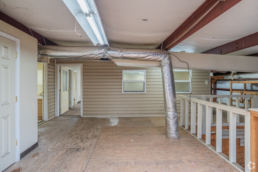 More Photos Of 9296 S Main St, Jonesboro Service For Sale