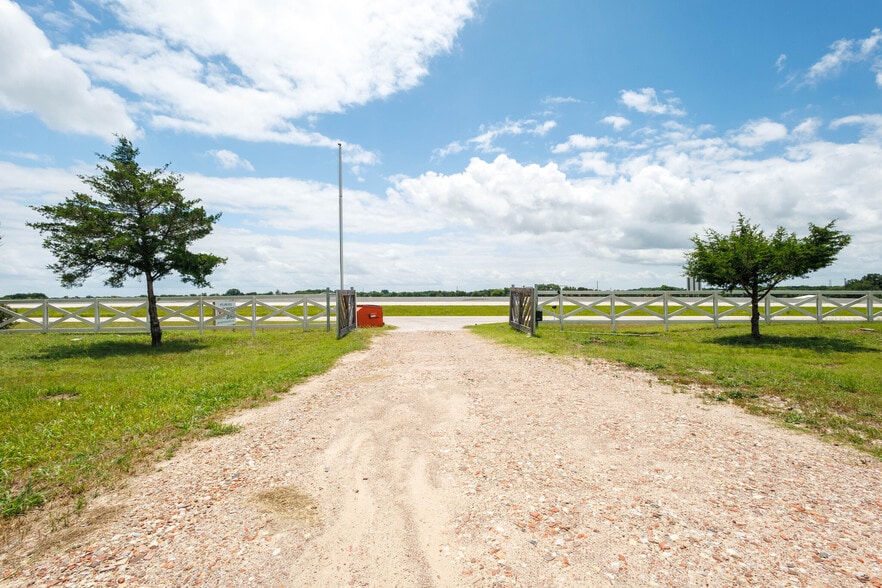 More Photos Of 4877 Sam Rayburn Hwy, Anna Office For Lease