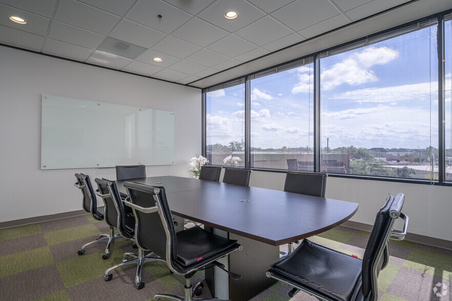 More Photos Of 6671 Southwest Fwy, Houston Office For Lease