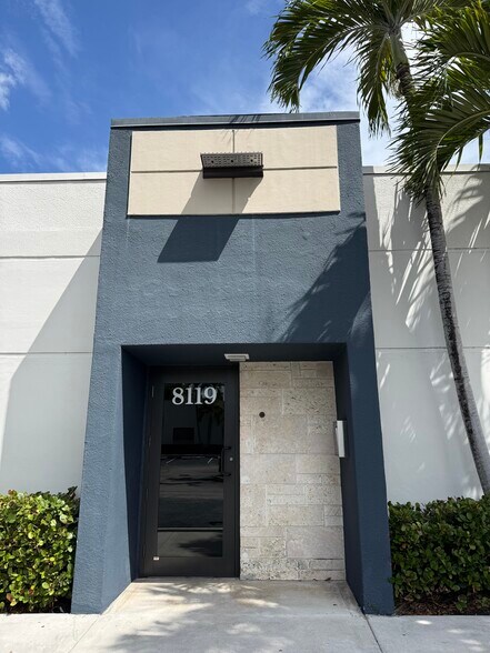 More Photos Of 8111-8119 NW 33rd St, Miami Warehouse For Sale